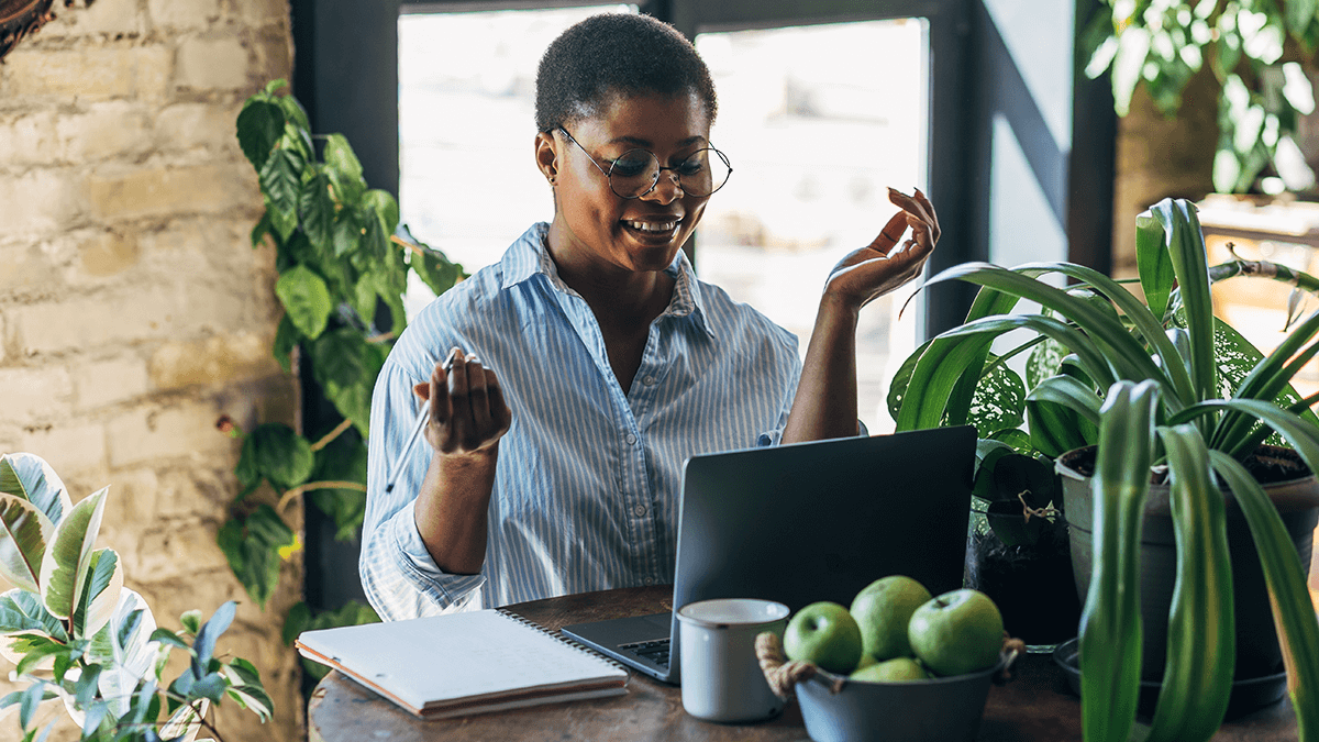 A female nutritionist on her laptop making notes